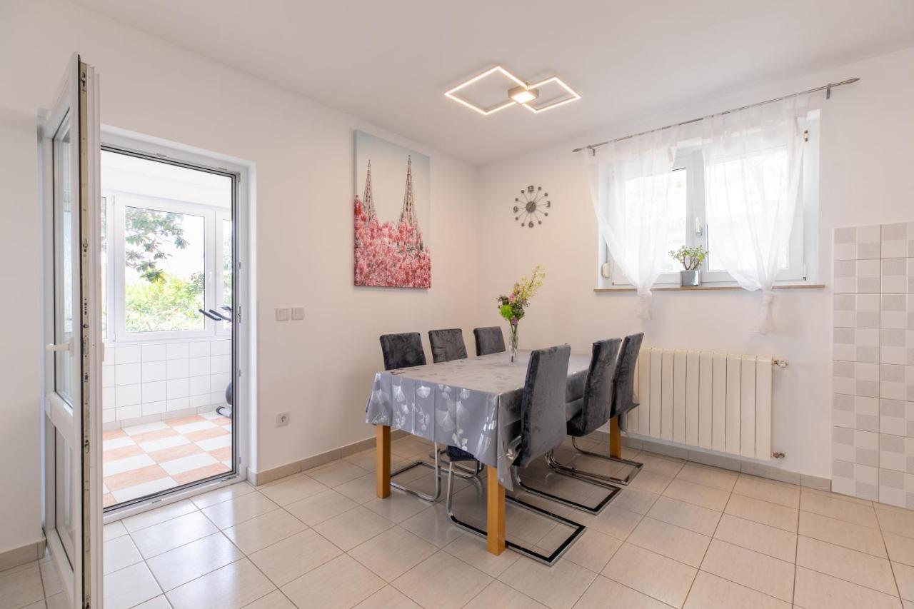 Apartments Tina Stinjan Пула Екстер'єр фото