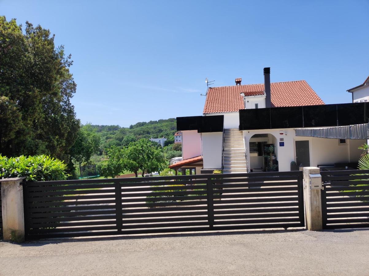 Apartments Tina Stinjan Пула Екстер'єр фото