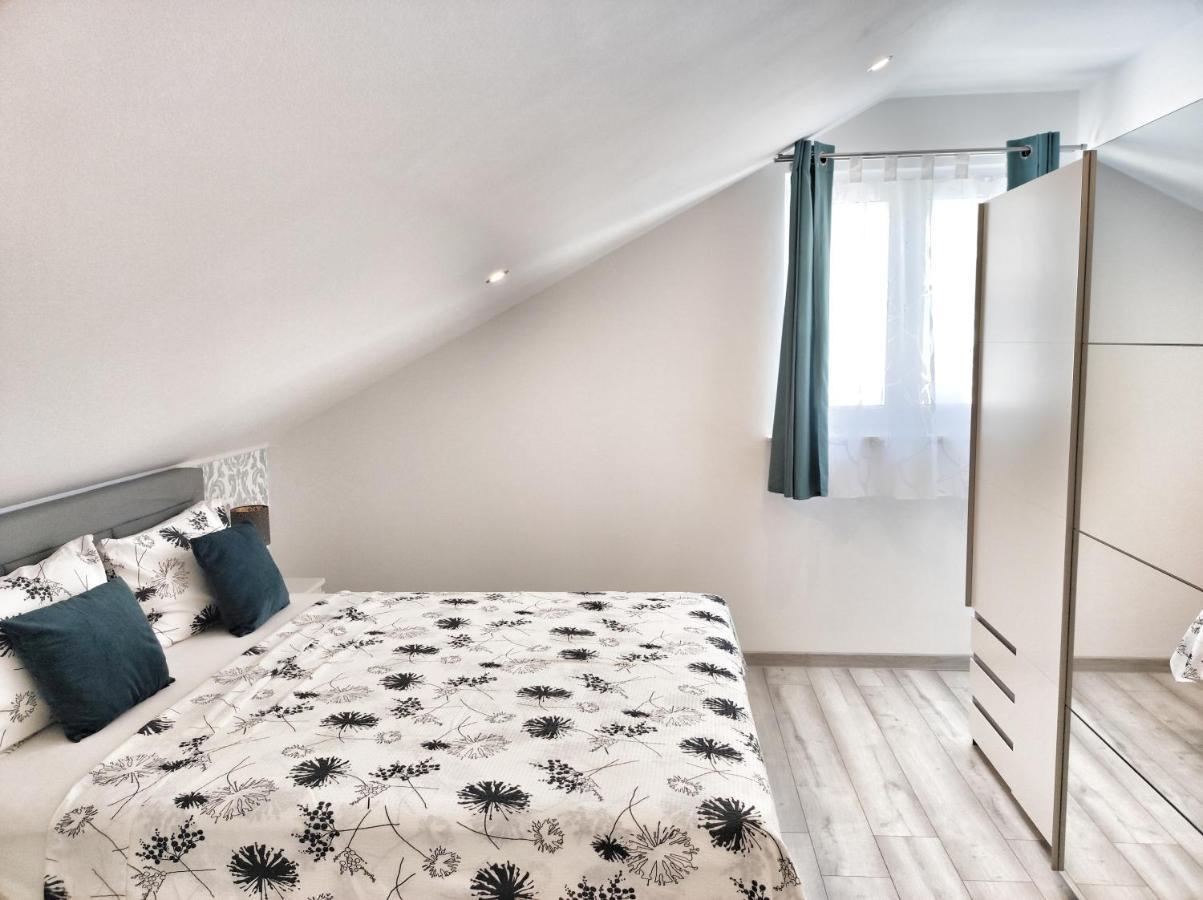 Apartments Tina Stinjan Пула Екстер'єр фото